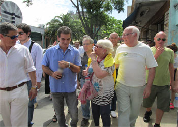 el Vicepresidente 1° de la Legislatura y precandidato a Jefe de Gobierno porteño, Cristian Ritondo, visito las Comunas 10 y 11, participaron de la recorrida, los diputados del PRO, Roberto Quattromano y Jorge Garayalde, los presidentes de las Juntas Comunales 11 y 9, Carlos Guzzini y Néstor Di Natale, respectivamente, el Director del Instituto del Juego de la Ciudad, Daniel Del Sol, el Secretario Administrativo de la Legislatura, Marcelo Sosa, el Subsecretario de Gestión Administrativa, Roberto Vila, el Director General Administrativo  Compras, Marcelo Del Sol y la Subsecretaría de Comunicación Institucional, Adriana Montes.