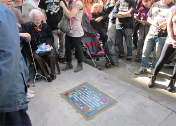 Se colocaron tres baldosas, en la Parroquia Nuestra Señora del Carmen, en la Av. Triunvirato 4950, en memoria deSusana Marco, Susana Morás, y el sacerdote Pablo Gazzarri, detenidos, desaparecidos. 