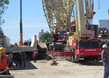 Se coloco ayer el puente por donde iran las vias del ferrocarril Mitre, sobre el bajo a nivel de la Av. Constituyentes que se esta construyendo.